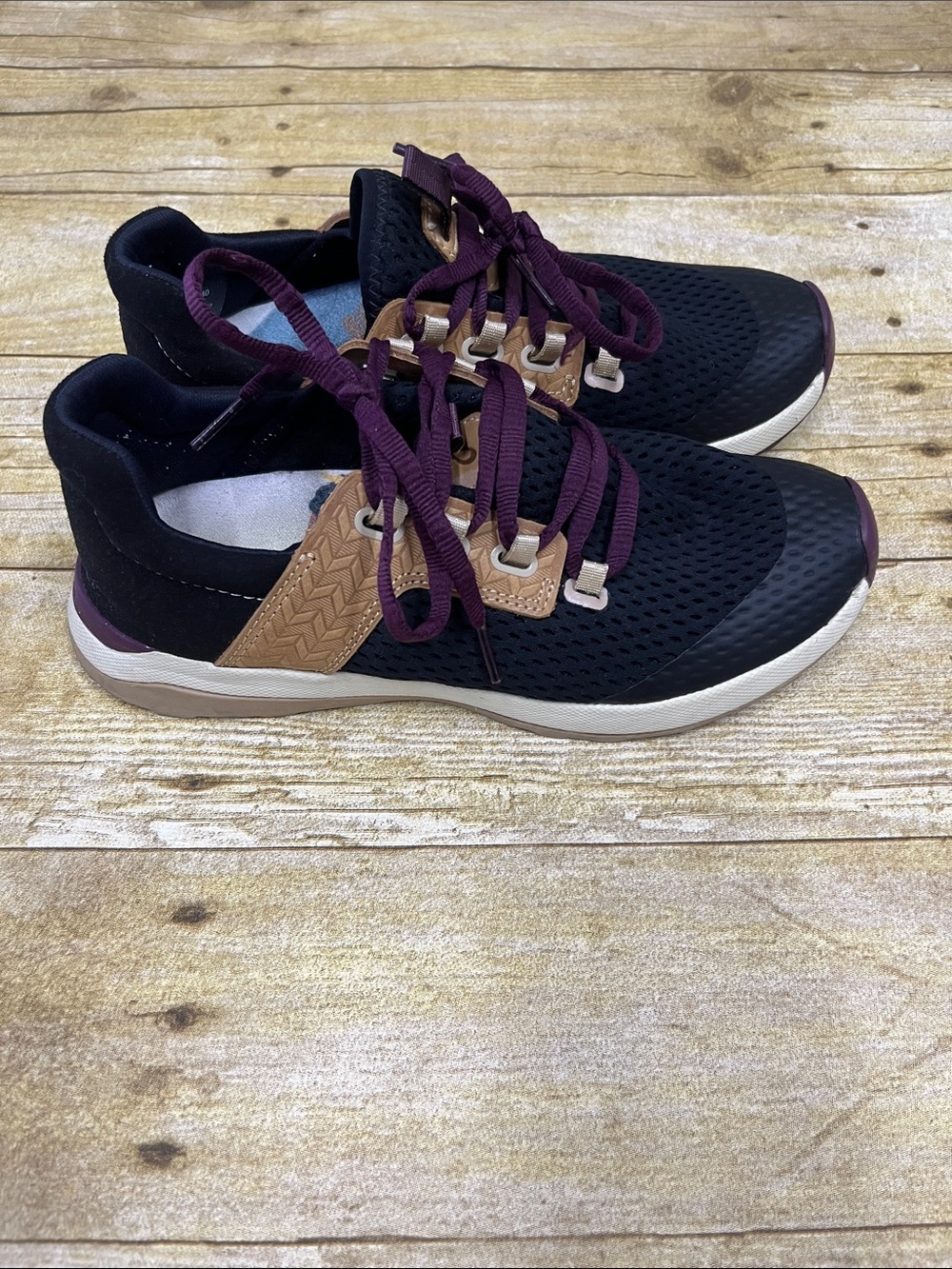 Women’s OluKai Black "Wailuka" Athletic Sneakers size 7